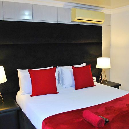 טזאנין Lapologa Bed & Breakfast מראה חיצוני תמונה