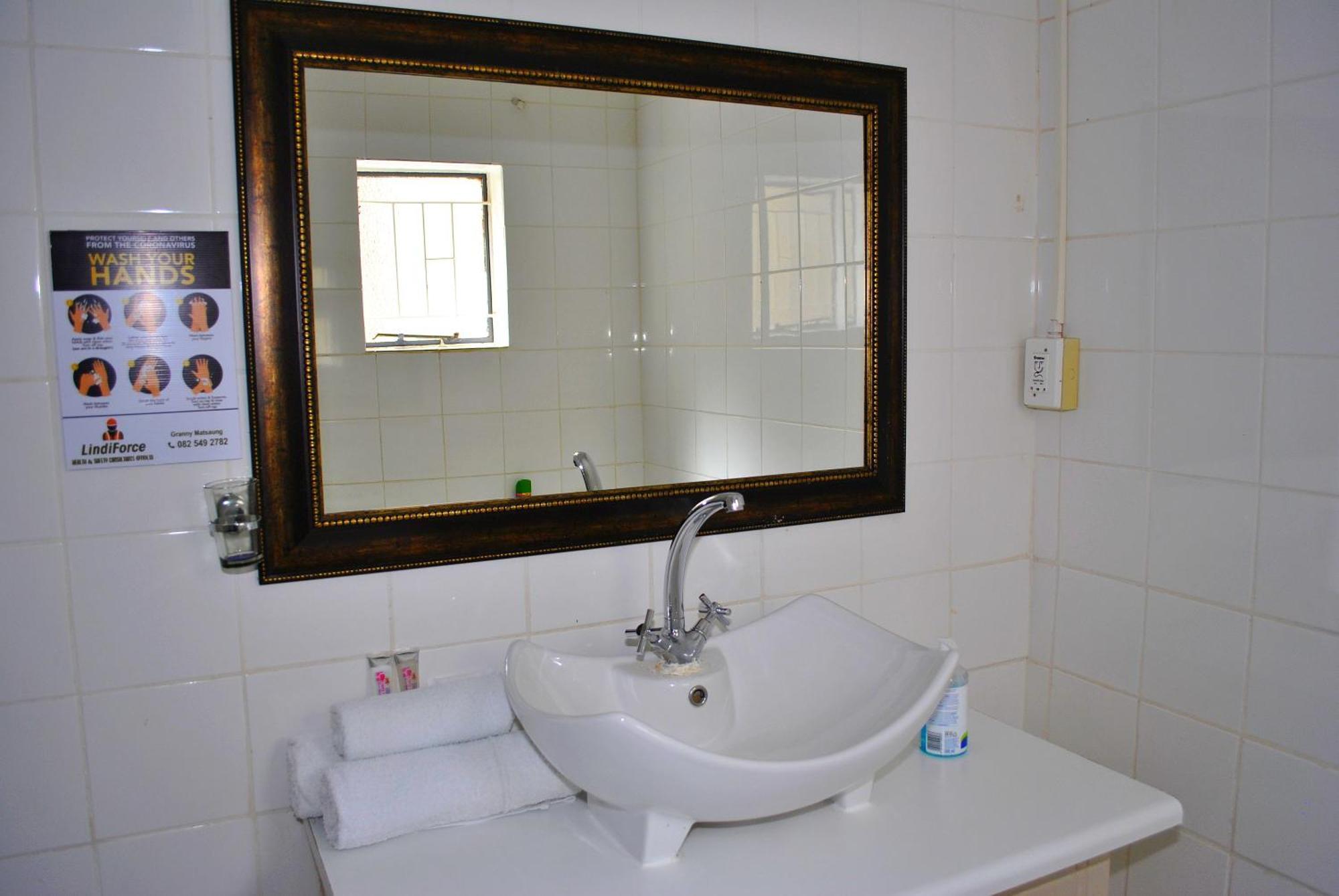 טזאנין Lapologa Bed & Breakfast מראה חיצוני תמונה