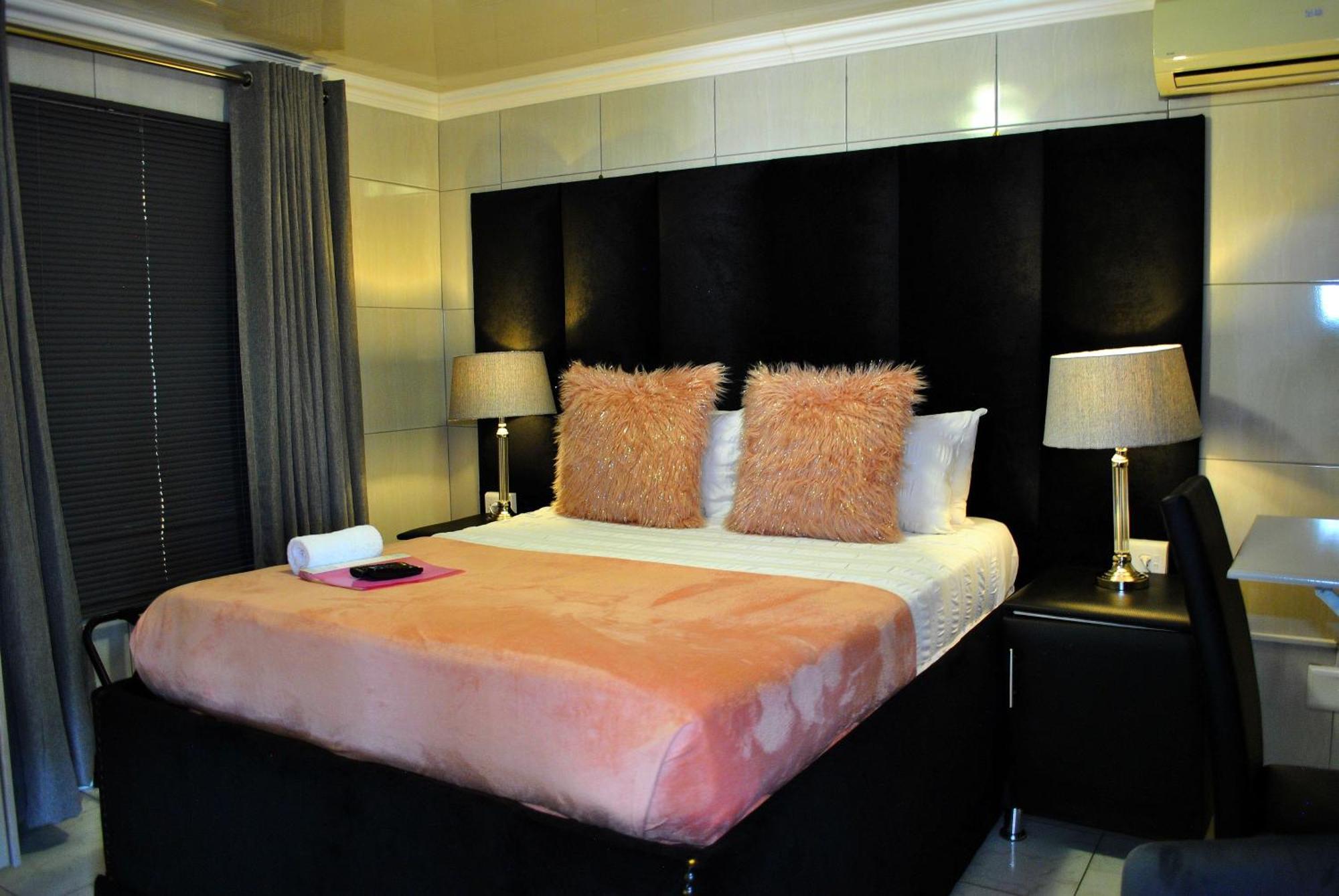 טזאנין Lapologa Bed & Breakfast מראה חיצוני תמונה