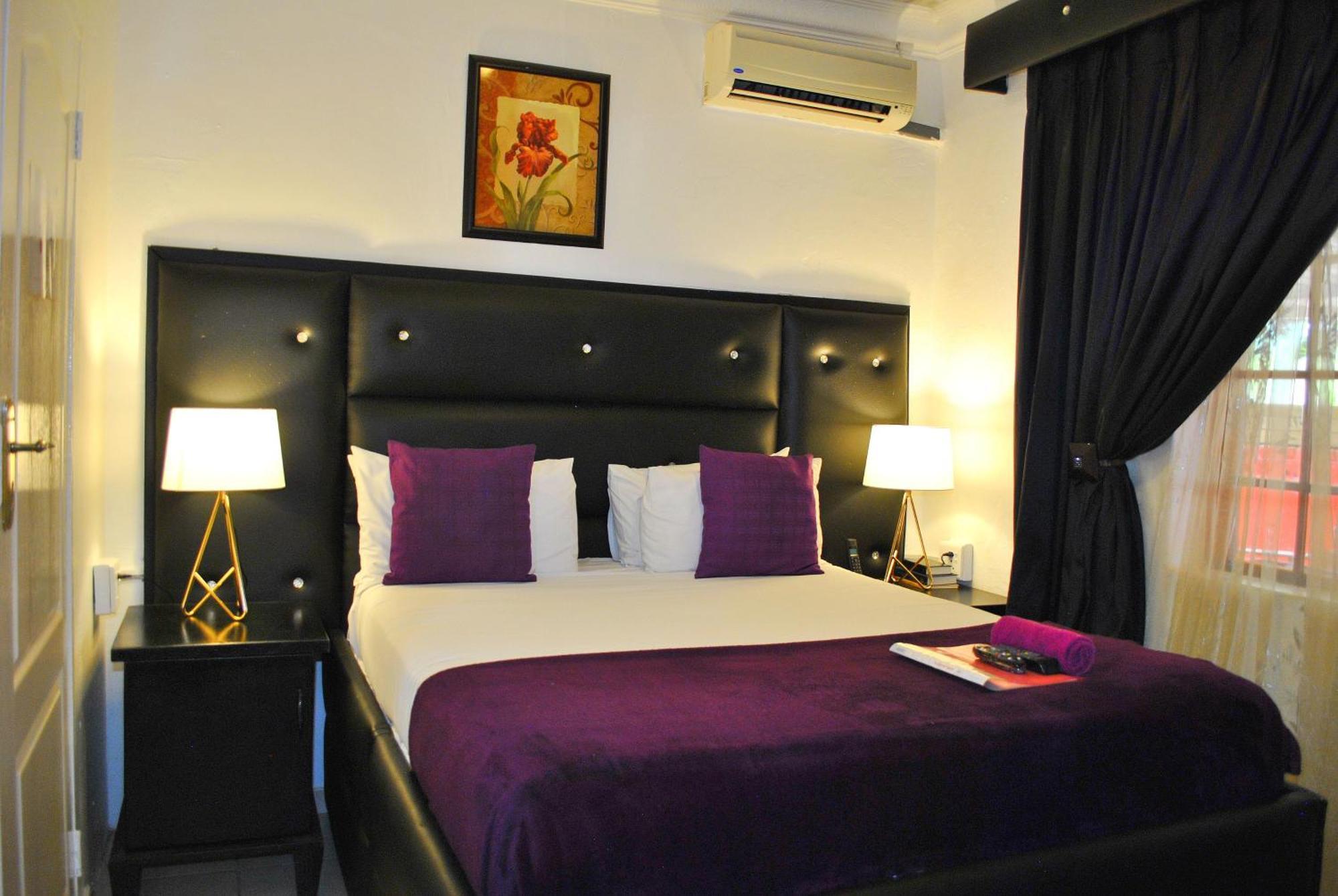 טזאנין Lapologa Bed & Breakfast מראה חיצוני תמונה