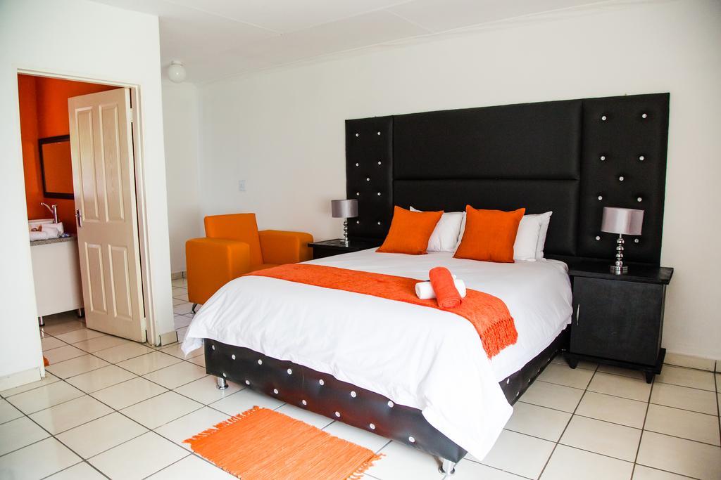 טזאנין Lapologa Bed & Breakfast חדר תמונה